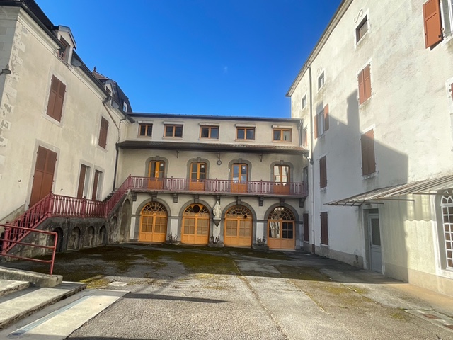 bâtiment cour intérieure